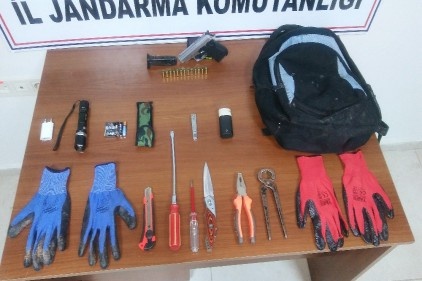 Huzur operasyonunda suç aletleriyle yakalandı