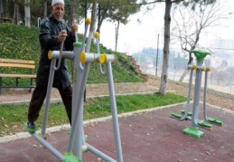Huzurevi sakinlerinin bahçesi güzelleşti
