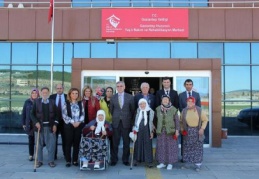 Huzurevi sakinleriyle bir araya geldiler