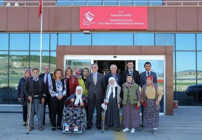 Huzurevi sakinleriyle bir araya geldiler