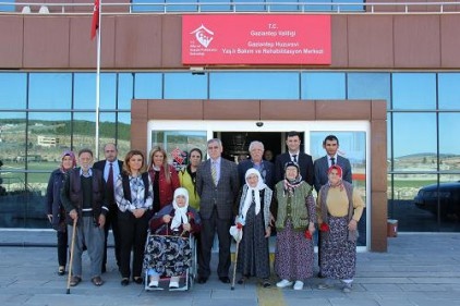 Huzurevi sakinleriyle bir araya geldiler