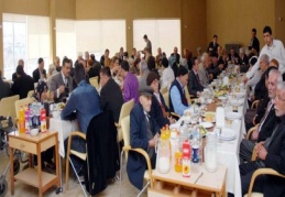 Huzurevi’nde sakinleriyle yemek yedi