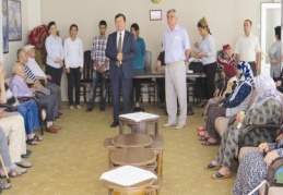 Huzurevini ziyaret ettiler