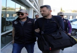 1'i albay 3 asker tutuklandı