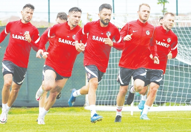 İbrahim Pehlivan takımla birlikte antrenmana katıldı