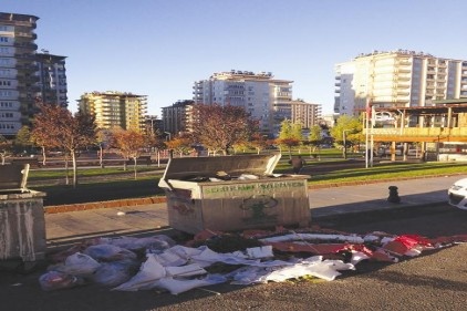 İbrahimli’de çöplerin zamanında toplanması şikayet konusu oldu