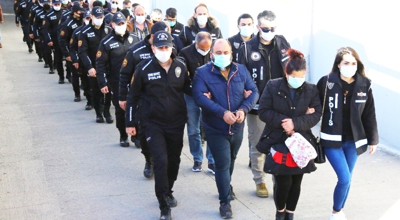 İcralık araç çetesi üyesi emekli icra müdürü maskeyle gizlendi