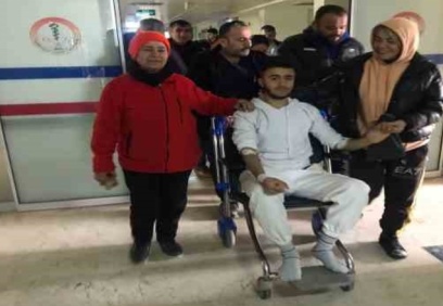 İdrarını içip annesinin çiçeklerini yiyerek hayatta kaldı