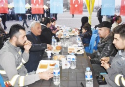 İftar çadırında günlük 5 bin kişi yemek yiyecek