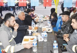 İftar çadırında günlük 5 bin kişi yemek yiyecek