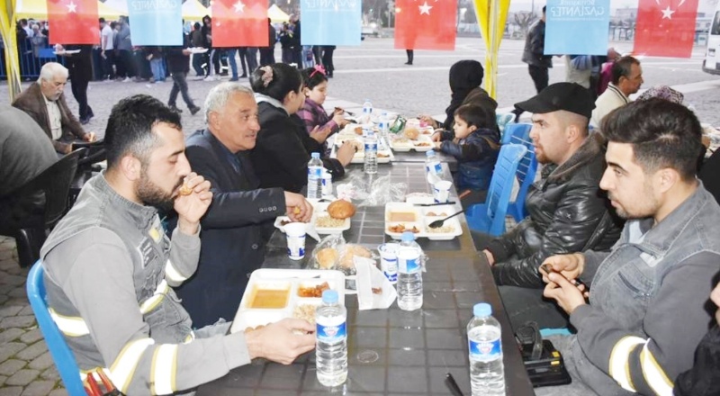 İftar çadırında günlük 5 bin kişi yemek yiyecek