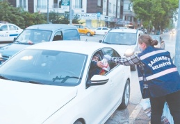 İftara yetişemeyenlere hurma servisi