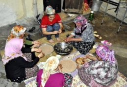 İftardan sonra kadınların 'yuvalama' mesaisi başlıyor 