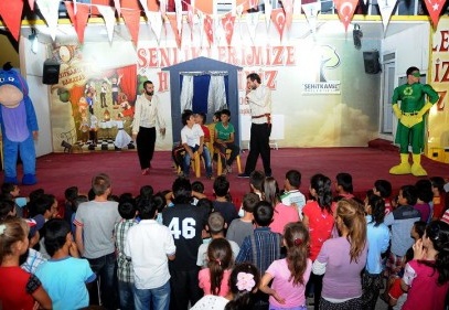 İftarını açan şenliğe koşuyor