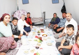 İftarını Sarıt köyündeki çobanın evinde açtı