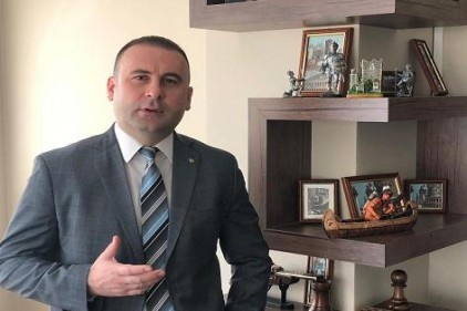 İhale ve valilik binasının yıkım kararı askıya alınmalı