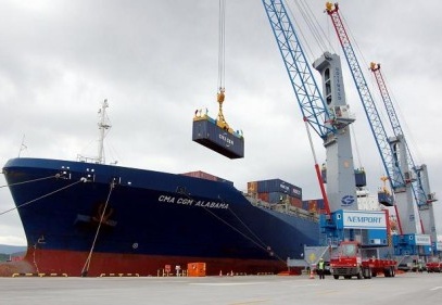 İhracat 7.9 arttı, ithalat 9.5 azaldı