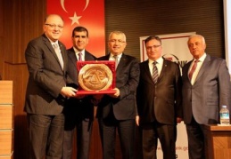 "İhracatçıların kredilerinin arkasında duruyoruz"