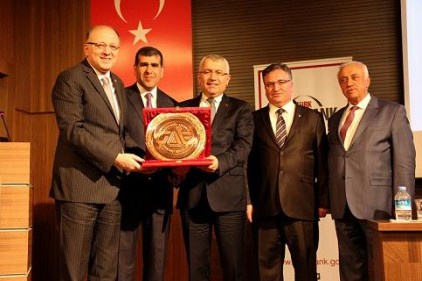 "İhracatçıların kredilerinin arkasında duruyoruz"
