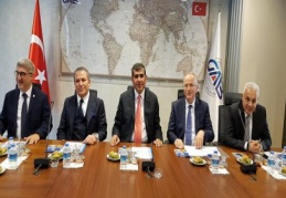 “İhracatı artırmak için katma değerli ürünlere ağırlık vermeliyiz”