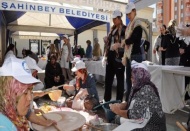 İhtiyaç sahibi aileler için kermes düzenlediler