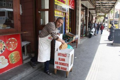 İhtiyacı olana bir ekmekte sen bırak