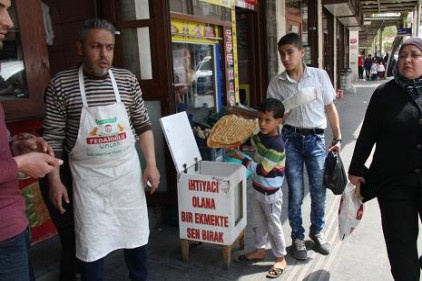 İhtiyacı olana bir ekmekte sen bırak