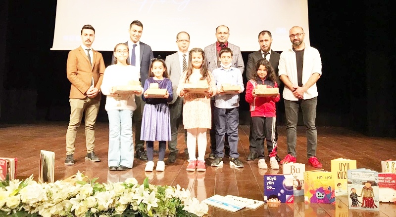 İkbal Ceren Kara, 285 kitapla birinci oldu