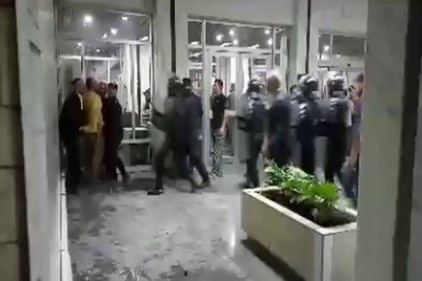IKBY Parlamentosuna silahlı baskın 