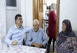 İki aileye misafir oldu