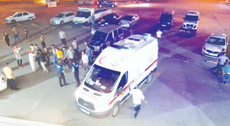 İki grup arasında silahlı ve sopalı kavga çıktı: 1 yaralı