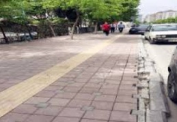 İki gün önce yapılan kaldırımlar bozuldu