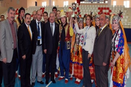 İki gurup birinciliği aldılar