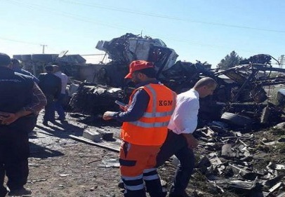 İki harfiyat kamyonu kafa kafaya çarpıştı, iki şoför de öldü