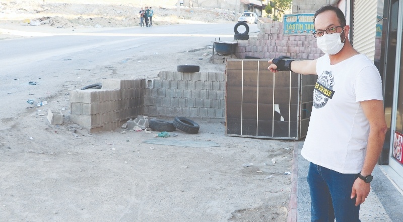 İki otomobilin çarpışma anı güvenlik kamerasında