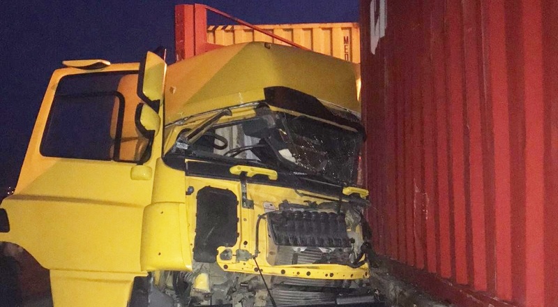 İki tır çarpıştı