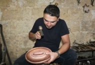 İki üniversite bitirdi bakır işleme ustası oldu 