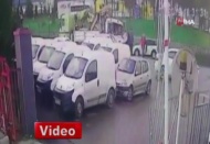 İki vincin birbirine girme anı güvenlik kamerasına yansıdı