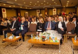 İki yüz İngilizce öğretmeni sertifika aldı