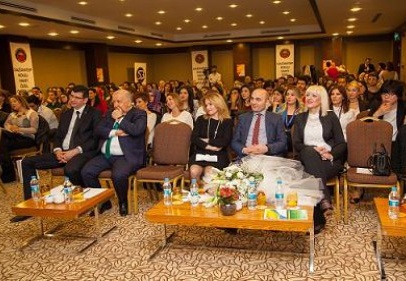 İki yüz İngilizce öğretmeni sertifika aldı