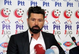 İkinci yarıda maçın hakemleri de iyi yönetim göstermedi