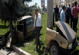 İkiye bölünen otomobilden sağ kurtuldu