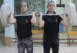 İkizlerin tek sıkıntısı aynı sıklette yarışamamak 