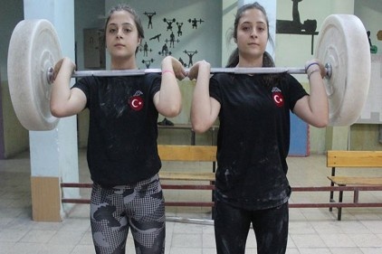 İkizlerin tek sıkıntısı aynı sıklette yarışamamak 