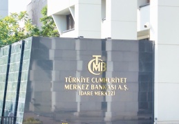 İktisat literatürüne katkımız oldu; hem faiz, hem kur nasıl artırılırmış, dünya aleme gösterdik