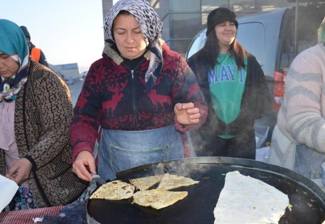 İl il deprem bölgelerini dolaşıp gözleme yapıyorlar
