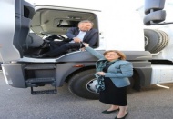 İlçe belediyelerine araç desteği sağlandı