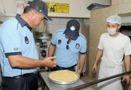 İlçe genelinde üretim yapan tatlıcılar denetlendi