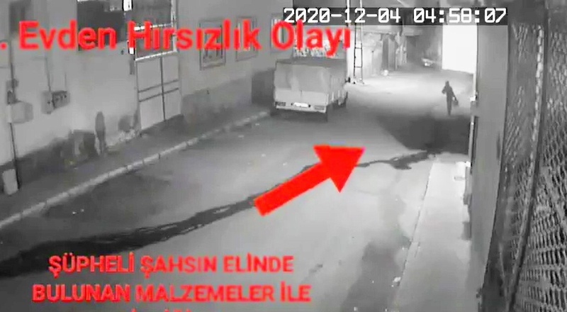 İlçeye dadanan 4 hırsız süzme bal ve zeytinyağı çalıyordu