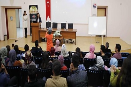 İletişim eğitimi alan öğrencilere projelerini hayata geçirmeleri için destek veriyoruz